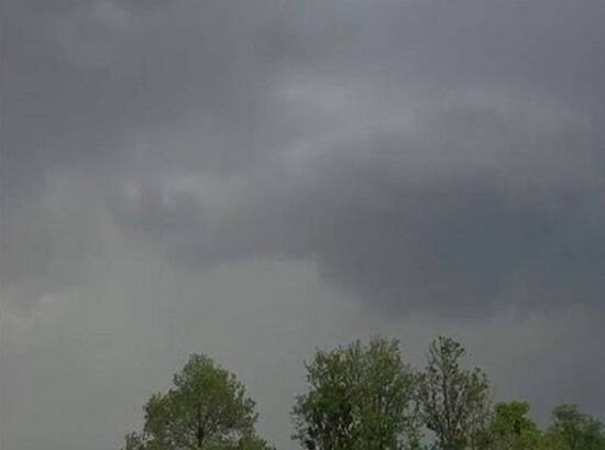 ગુજરાતના મહેસૂલ વિભાગના મતે, ઘણાં વર્ષો બાદ ચોમાસું આટલું લંબાયું છે. 2015 અને 2017માં જૂન મહિનાના પહેલા અઠવાડિયામાં ચોમાસું બેસી ગયું હતું. જ્યારે 2016માં 21 જૂનથી વરસાદની શરૂઆત થઈ હતી.