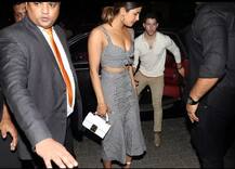 બોયફ્રેન્ડ નિક જોનાસ સાથે હાથમાં હાથ નાખી ડિનર કરવા પહોંચી પ્રિયંકા ચોપરા, જોવા મળી હૉટ કેમેસ્ટ્રી