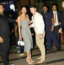 પ્રિયંકાએ પોતાના વિદેશી બૉયફ્રેન્ડને મુંબઇ બોલાવીને આપી ગ્રાન્ડ વેલકમ પાર્ટી, આ લોકો રહ્યાં હાજર