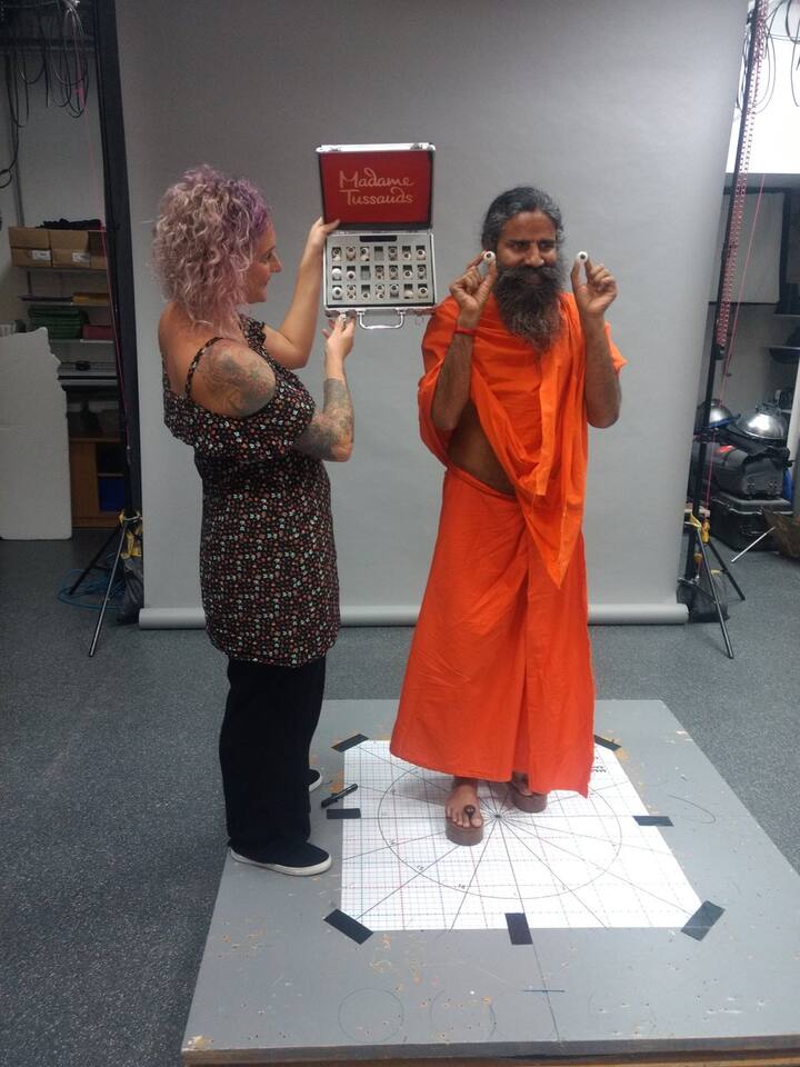 બાબા રામદેવની મૂર્તિ ઈન્ટરએક્ટિવ ઝોનમાં લગાવવામાં આવશે. અહીં આવનાર દર્શકો તેમની મૂર્તિ સાથે સેલ્ફી પણ લઈ શકશે. બાબા રામદેવે આ વિશે વાત કરતાં જણાવ્યું હતું કે,’હું ખૂબ જ ખુશ છું. તેમની ટીમ ખૂબ જ પ્રતિભાશાળી છે. હું મારી મૂર્તિ જોવા માટે ખૂબ જ ઉત્સાહિત છું.’ નોંધનીય છે કે મૂર્તિ તૈયાર કરવામાં બાબા રામદેવની 200 કરતાં પણ વધુ તસવીરો લેવામાં આવી હતી.