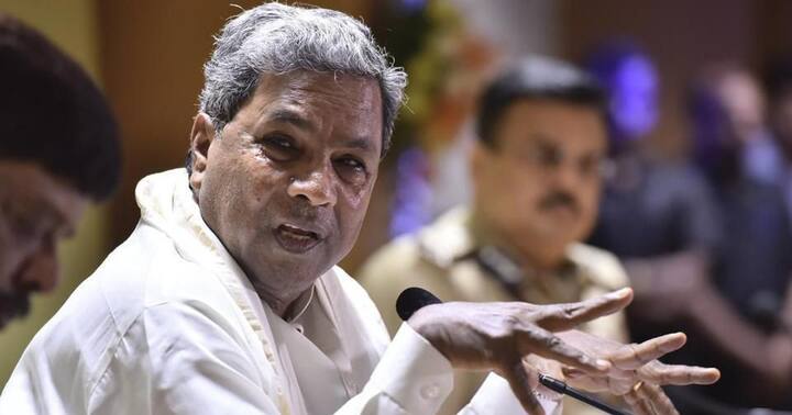 ખરેખર, આજકાલ સોશ્યલ મીડિયા પર એક વીડિયો વાયરલ થઇ રહ્યો છે જેમાં પૂર્વ સીએમ સિદ્ધારમૈયા એક બેઠક કરી રહ્યાં છે. તેમાં સિદ્ધારમૈયા કહી રહ્યાં છે કે જ્યારે આ સરકાર બજેટ તૈયાર કરી લેશે તો રાહુલ ગાંધી પાસે પરમીશન લેવા માટે જશે. ત્યાર પછી જ કુમારસ્વામીનું આ નિવેદન સામે આવ્યું છે. 