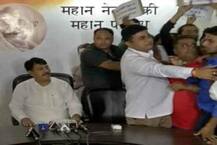 પ્રેસ કોન્ફરન્સમાં હોબાળા બાદ અમિત ચાવડાનો તઘલખી નિર્ણય, કાર્યકરો અને મીડિયા પર કાર્યાલયના પ્રવેશ પર પ્રતિબંધ