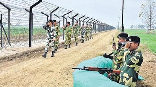 ड्रोन से हथियार गिराने की ताक में था पाकिस्तान, BSF ने कोशिश की नाकाम
