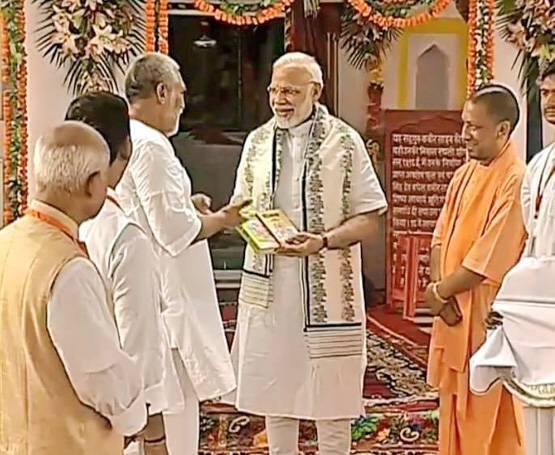 પીએમ મોદીએ કબીરના સંદેશને યાદ કરતાં વિપક્ષ પર હુમલો કર્યો, તેમને કહ્યું કે, 