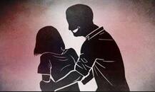 વિદ્યાર્થીનીને પ્રોફેસરે બળજબરીથી લીફ્ટમાં કરી કિસ, ફરીયાદ દાખલ