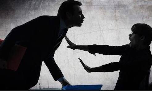 સોલા પોલીસે આઈપીસીની કલમ 354 હેઠળ પ્રોફેસર સામે છેડતીનો કેસ દાખલ કર્યો છે. હાલ પ્રોફેસરની ધરપકડ કરવામાં નથી આવી. પોલીસે કોલેજના CCTV ફૂટેજ ભેગા કરવાના શરૂ કર્યા છે અને પ્રોફેસર વિશે કોલેજના અન્ય વિદ્યાર્થીઓ અને પ્રોફેસર્સની પૂછપરછ શરૂ કરી છે. જોકે લીફટમાં સીસીટીવી નહીં હોવાના કારણે જરૂરી પુરાવા એકત્રિત કરવા પોલીસે તપાસ શરૂ કરી છે.