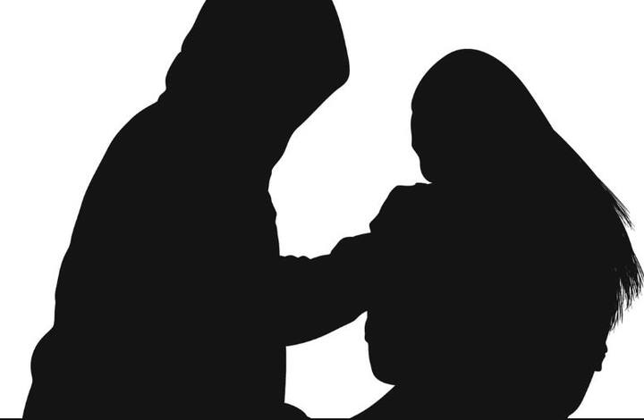 વિદ્યાર્થીનીએ આ અંગે કોઇને જાણ કરી ન હતી પરંતુ પરિવારના સભ્યોની મરજી બાદ એક અઠવાડિયા પછી વિદ્યાર્થીનીએ મંગળવારે આ અંગે સોલા હાઈકોર્ટ પોલીસ સ્ટેશનમાં ફરિયાદ દાખલ કરી હતી.