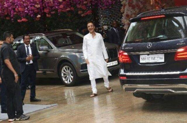 ફિલ્મ સંજૂના નિર્માતા વિધૂ વિનોદ ચોપડાએ સફેદ રંગનો કુર્તો પહેરીર્યો હતો.