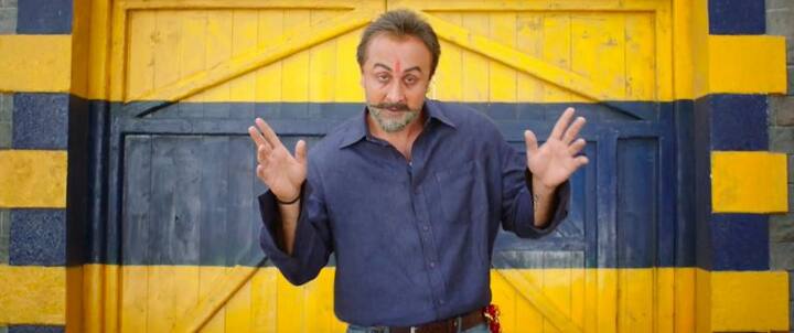  રાજકુમાર હિરાની આ વાતને સસ્પેંસ રાખવા માંગતા હતા કે સંજય દત્ત પડદા પર ક્યારે અને કેવી રીતે જોવા મળશે. પરંતુ અસલી સંજૂને અનેક લોકોને કહી દીધું કે ફિલ્મના ક્લાઈમેક્સમાં બંને સજૂ એક આઈટમ સોંગમાં નાંખતા જોવા મળશે.