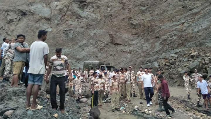 ITBPના ઇજાગ્રસ્ત જવાનોને નજીકની હોસ્પિટલમાં સારવાર અર્થે ખસેડવામાં આવ્યાં છે. જેમાં બે જવાનની હાલત અતિ ગંભીર જણાવવામાં આવી રહી છે. ITBPની ગાડીમાં કુલ 20 જવાન સવાર હતા. આ દૂર્ઘટના લિકાબલી પાસે ઘટી હતી.