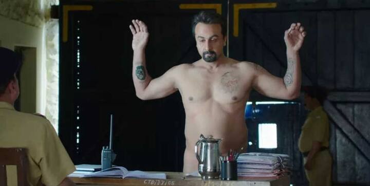 જોકે, આ ફિલ્મ વિશે જ્યારે સંજય દત્તને પુછવામાં તો તેમને જબરદસ્ત પ્રસંશા સાથે રણબીરને એક સારો હીરો ગણાવ્યો હતો.