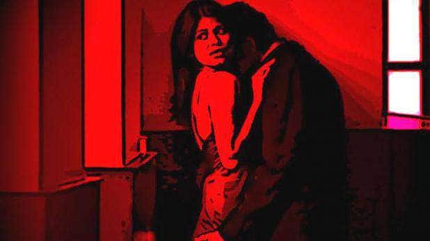 મોરબીમાં આવેલ સ્વસ્તિક સોસાયટીમાં રહેતા અને સીરામિક ઉદ્યોગ સાથે સંકળાયેલા મનસુખભાઈ પ્રભુભાઈ આદ્રોજા નામના ઉદ્યોગપતિ સાથે રવાપર રોડ પર આવેલી ગૌતમ સોસાયટીમાં રહેતા રમેશ તળશી દઢાણીયાએ કાજલ પરમાર નામની યુવતીની મિત્રતા કરાવી હતી.