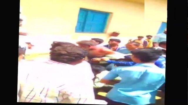 પાંચ લોકોની હત્યાની પુષ્ટિ ધુલેના એસપી એમ. રામકુમારે કરી છે. તેમણે કહ્યું છે કે, ગામના લોકોએ પાંચ લોકોને બાળક ચોર સમજીને એટલી ખરાબ રીતે માર્યા કે તેમનાં મોત થઈ ગયાં. ગ્રામીણોએ બાળકોની ચોરીની શંકામાં જે પાંચ લોકોની હત્યા કરી છે, તેમાંથી એક મૃતક સોલાપુર જિલ્લાના મંગલવેધા વિસ્તારનો રહેવાસી હતો.