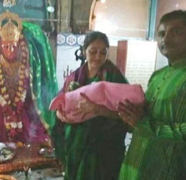 થોડા દિવસો પહેલા દિશાએ પોતાના ઈંસ્ટાગ્રામ એકાઉન્ટ પર પોતાની પુત્રી સ્તૃતિનો પહેલો ફોટો શેર કર્યો હતો. જેમાં 7 મહીનાની સ્તૃતિ પિંક કપડામાં લપેટી હતી. થોડા પહેલા દિશા પોતાના પરિવારની સાથે તિરૂપતિ બાલાજી ગઈ હતી. જેની તસવીર પણ સોશિયલ મીડિયામાં વાયરલ થઈ હતી.