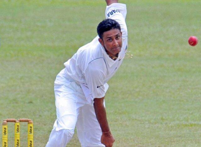 ઉલ્લેખનીય છે કે, ઈન્ટરનેશનલ ક્રિકેટમાં ભારતના મહાન લેગ સ્પિનર અનિલ કુંબલેએ પાકિસ્તાન વિરુદ્ધની ટેસ્ટ મેચમાં એક ઈનિંગમાં 74 રન આપી તમામ 10 વિકેટો ઝડપી ઈતિહાસ રચી દીધો હતો.