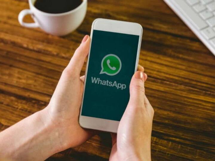 ત્યારબાદ ડીએમ તરફથી આદેશ રજૂ કરવામાં આવ્યો, જેમાં કહેવામાં આવ્યું કે, 'સોશ્યલ મીડિયા પર અભિવ્યક્તિની સ્વતંત્રતા વધુ જરૂરી છે, પણ આમાં પણ કેટલીક જવાબદારી અને પ્રતિબંધ હોવા જોઇએ. એટલે સોશ્યલ મીડિયા ગ્રુપના એડમિનને આ જવાબદારીને ઉઠાવવા માટે તૈયાર રહેવું જોઇએ.'