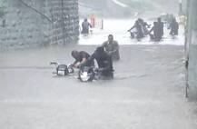 સુરતમાં વરસાદની ધમાકેદાર એન્ટ્રી સાથે પાંચ ઈંચ વરસાદ, કમરસમા ભરાયા પાણી