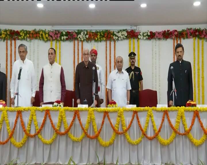 આમ ભાજપમાં જોડાયાના માત્ર ચાર કલાકમાં જ બાવળીયાને મંત્રી પદ મળી ગયું છે. સામાન્ય રીતે સ્વર્ણિમ સંકુલ 1માં કેબિનેટ મંત્રીઓની ઓફિસ આવેલી છે. પરંતુ બાવળીયાને સ્વર્ણિમ 2માં પૂર્વ મંત્રી શંકર ચૌધરીની કેબિન આપવામાં આવી છે.