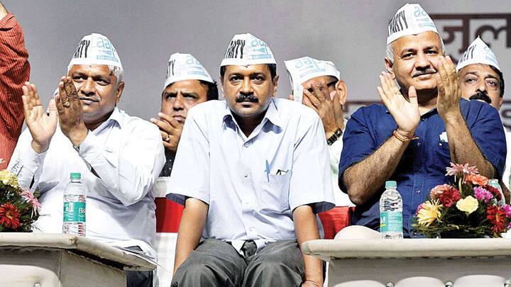 હાઇકોર્ટે સ્પષ્ટ કરી દીધું હતું કે, એલજી દિલ્હી સરકારના નિર્ણયને માનવા માટે કોઇપણ રીતે બંધાયેલા નથી. તે પોતાના વિવેકના આધારે નિર્ણય લઇ શકે છે. જ્યારે દિલ્હી સરકારને કોઇપણ નોટિફિકેશન જાહેર કરતાં પહેલા એલજીની સહમતી લેવી જ પડશે.