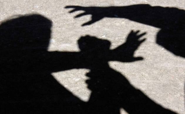 Delhi Two families clash over sexual harassment and molestation of woman in Wazirpur three injured Delhi News: वजीरपुर में महिला से छेड़छाड़ को लेकर दो परिवारों में हुई झड़प, तीन लोग घायल