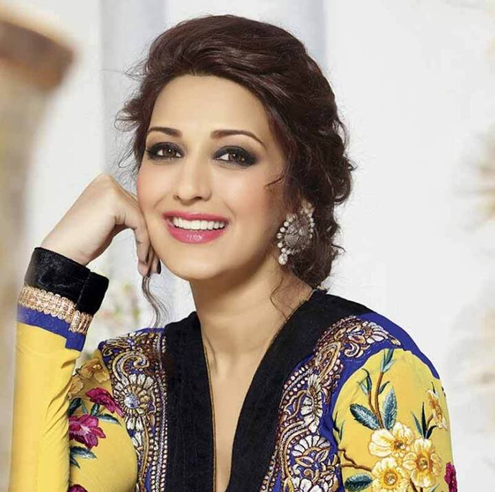 નોંધનીય છે કે, થોડાં સમય પહેલાં જ સોનાલીએ 'ઈન્ડિયાઝ બેસ્ટ ડ્રામેબાઝ' સિઝન 3 શો સાઈન કર્યો હતો. આ શોમાં તે જજ તરીકે જોવા મળી હતી. જોકે, પછી છેલ્લી ઘડીએ સોનાલીએ શોમાં કામ કરવાની ના પાડી દીધી હતી.