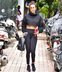 બોલીવુડની આ હોટ એક્ટ્રેસ જિમની બહાર કેમેરામા થઈ કેદ, જુઓ તસવીરો