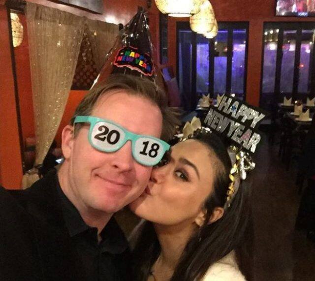  હકીકતમાં પ્રિતીએ શૅર કરેલી આ તસવીરમાં તેણે જે ડ્રેસ પહેરેલો છે. તેમાં બિકીની પ્રિન્ટ કરી છે. પ્રિતી આ ડ્રેસમાં ખૂબ જ સુંદર લાગી રહી છે. થોડા સમય પહેલા પ્રિતીના પ્રેગ્નન્ટ હોવાના ન્યૂઝ પણ સામે આવ્યાં હતાં. જોકે, પ્રિતીએ આ વાતને અફવા ગણાવી હતી.