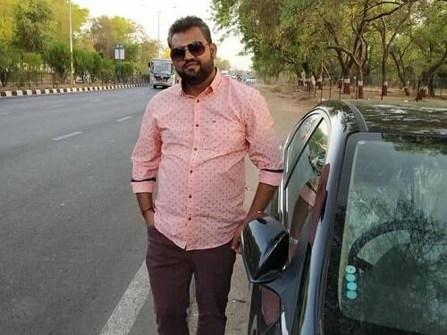 મીનાક્ષીએ ફરિયાદમાં આરોપ કર્યા છે કે અમિત દારૂ પીને તેમની પાસે રૂપિયા માગે છે અને જો રૂપિયા ના મળે તો તેમની સાથે મારઝૂડ પણ કરતો હતો. આ સિવાય તેમને કોઇ અન્ય સ્ત્રી સાથે પણ સંબંધો હોવાથી તેની સાથે પણ મારઝૂડ કરતો હતો. તે છેલ્લા ઘણા સમયથી અમિતનો મોટો ભાઈ મનીષ પણ તેમના દાગીના વેચી દેવાની ધમકી આપતો હતો.