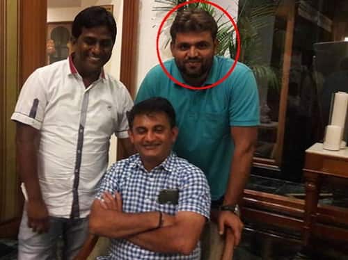 અમિત નાણાં વ્યાજે આપવાનો ધંધો કરવા માટે 50 લાખ રૂપિયાના દહેજની માગણી કરતો હતો. છેલ્લા ઘણા સમયથી અમિતનો અત્યાચાર સહન કરતી હતી. મીનાક્ષી નાયકે બાપુનગર પોલીસ સ્ટેશનમાં અમિત, સસરા પ્રવીણ સાગર, સાસુ સુધાબહેન, જેઠ મનીષ, જેઠાણી હર્ષિદાબહેન વિરુદ્ધમાં ફરિયાદ કરી છે.