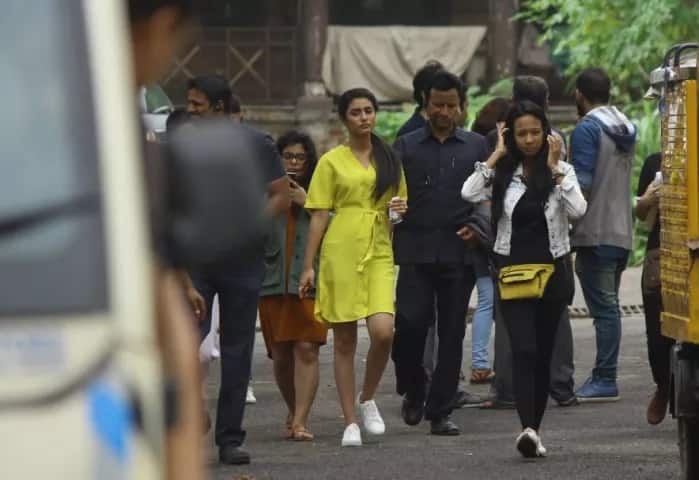 આ વીડિયો તેની આગામી મલયાલમ ફિલ્મ 'Oru Adaar Love'નું સોંગ હતું જેમાં તેણે આંખોથી એવી રીતે ઈશારો કર્યો કે તે રાતોરાત સ્ટાર બની ગઈ હતી.