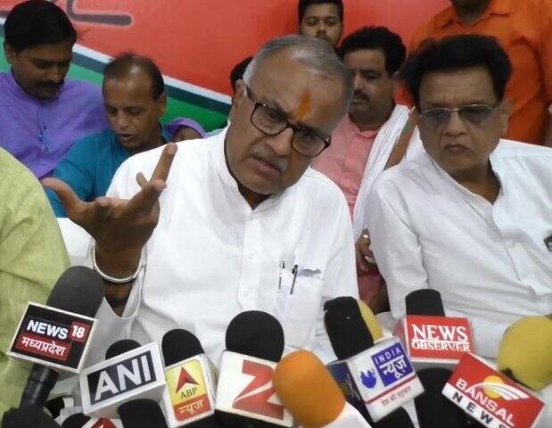 BJP MP Nand Kumar Chauhan gives controversial statement over rape BJP સાંસદનું નિવેદન- 'મોબાઇલ-ઇન્ટરનેટને કારણે બળાત્કારની ઘટનાઓ વધી રહી છે'