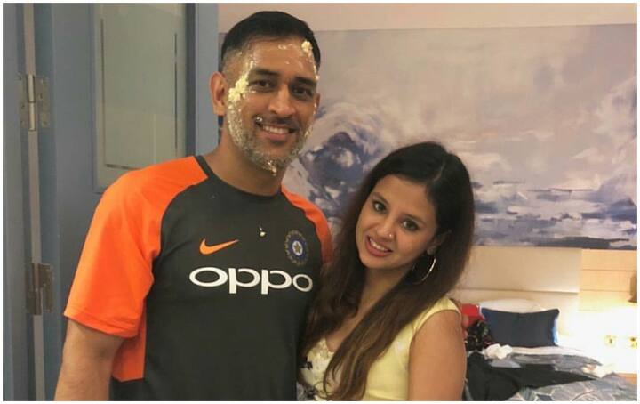  બર્થ ડે સેલિબ્રેશન દરમિયાન પત્ની સાક્ષી સાથે જોવા મળ્યો હતો માહી.