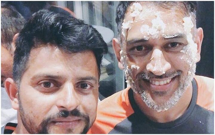  ધોનીના જન્મદિવસની ઉજવણીમાં સુરેશ રૈના પણ સામેલ થયો હતો. ધોની સાથે સુરેશ રૈના સેલ્ફી લીધી હતી. બંનેની આ તસવીરને લોકો ખૂબ પસંદ કરી રહ્યા છે. 