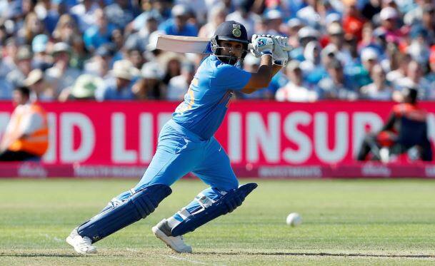  રોહિત શર્મા આ મેચમાં બે હજાર રન પૂરા 2000 રનોના ક્લબમાં સામેલ થઈ ગયો છે. રોહિત વિરાટ કોહલી બાદ બીજો ભારતીય ખેલાડી અને વિશ્વનો પાંચમો બેટ્સમેન બની ગયો છે. 