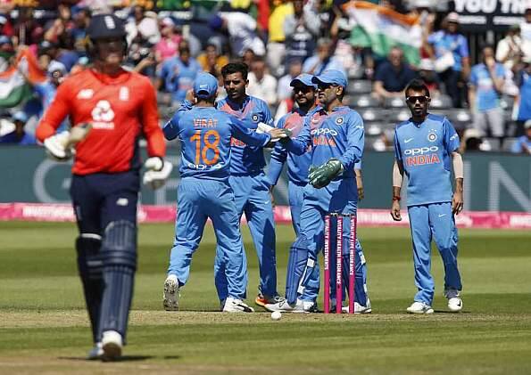  ટીમ ઈન્ડિયા તરફથી વિરાટ કોહલીએ 43 રન બનાવ્યા હતા. હાર્દિક પંડ્યાએ સૌથી વધુ ચાર વિકેટ ઝડપી હતી જ્યારે સિદ્ધાર્થ કૌલે 2 વિકેટ લેવામાં સફળ રહ્યો હતો. ઈંગ્લેડ તરફથી જેસોન રોયે સર્વાધિક 67 રન બનાવવ્યા હતા. જ્યારે જોસ બટલરે 34 રન બનાવ્યા હતા.