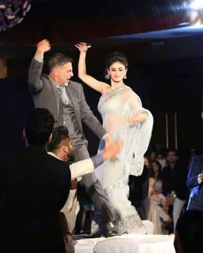 ઉલ્લેખનીય છે કે ગોલ્ડ ફિલ્મ 1948ના સમય પર આધારિત છે, જ્યારે ભારતની હૉકી ટીમે પહેલો ઓલિમ્પિક મેડલ જીત્યો હતો. ફિલ્મમાં અક્ષય કુમાર અને મૌની રોય સિવાય કુનાલ કપૂર, અમિત સાધ, વીનિત સિંહ, સની કૌશલ પણ છે.