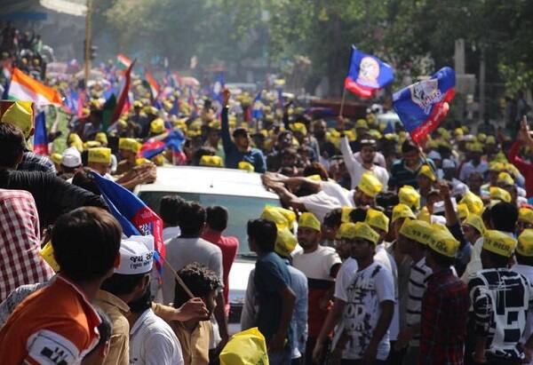 દાસ્તાન સર્કલ- 6:10, નિકોલ ચોકડી રિંગ રોડ- 6:20, નિકોલ ગામ- 6:30, વસ્ત્રાલ- 6:55, રબારી કોલોની- 7:15, વંન્ડર પોઇન્ટ- 7:20, રેવભાઈ એસ્ટેટ- 7:30, સીટીએમ ચાર રસ્તા- 7:45, અમરાઈવાડી ગામ- 8:05, ખોખરા- 8:20, હાટકેશ્વર સર્કલ- 8:30, ધીરજ હાઉસિંગ- 8:40, કર્ણાવતીથી એક્સ પ્રેસ વે- 8:55 વાગે પહોંચશે.