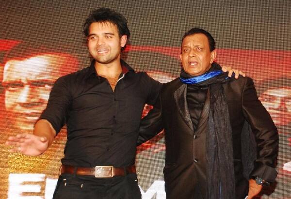 ત્યાર બાદ સતત મહાઅક્ષય અને પીડિતા સંપર્કમાં હતાં અને તે દરમિયાન પીડિતા જ્યારે ગર્ભવતી થઈ હતી ત્યારે મહાઅક્ષયે ગર્ભપાત માટે તેને દવા આપી હતી અને એવું કહીને દવા પીવડાવી હતી કે તેના કેરિયર પર અસર પડશે. 