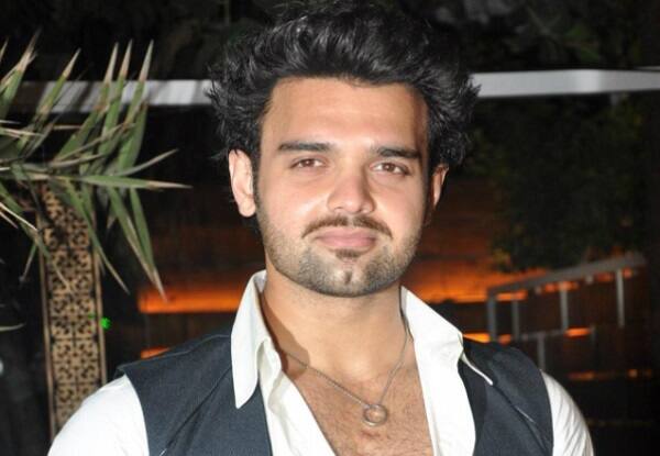 પરંતુ લગ્નનું વચન સતત આપતો હતો. થોડા દિવસો પછી જ્યારે પીડિતાએ મહાઅક્ષયને લગ્ન કરવા અંગે સવાલ પૂછ્યો તો મહાઅક્ષયે પીડિતા પાસે કુંડલી માગી. પરંતુ મહાઅક્ષયે એવું કહ્યું હતું કે, તારી અને મારી કુંડળી મળતી નથી અને 7 જુલાઈ મારા લગ્ન છે. 