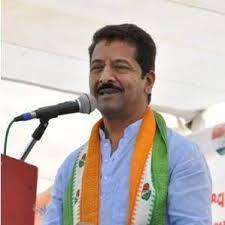 કચ્છ લોકસભા પર નરેશ મહેશ્વરી અને મનિષ ચાવડાએ દાવેદારી નોંધાવી છે . આ ઉપરાંત વડગામના અપક્ષ ધારાસભ્ય જીગ્નેશ મેવાણી પણ આ બેઠક માટે પ્રયાસ કરી રહયા છે. આ બેઠક અનુસૂચિત જાતિ માટે અનામત છે. જીગ્નેશ મેવાણી કોંગ્રેસમાં જોડાય તો કોંગ્રેસની નેતાગીરી તેને આ બેઠક આપવા તૈયાર છે. 