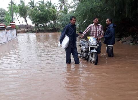 સૌરાષ્ટ્રના કયા વિસ્તારોમાં વરસાદની થઈ ધમાકેદાર એન્ટ્રી, જાણો વિગત સૌરાષ્ટ્રના કયા વિસ્તારોમાં વરસાદની થઈ ધમાકેદાર એન્ટ્રી, જાણો વિગત