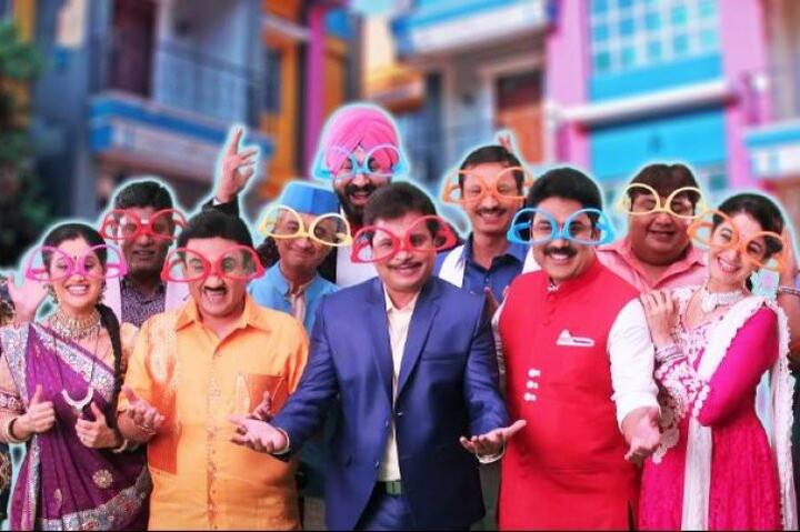 મુંબઇઃ તારક મહેતા કા ઉલ્ટા ચશ્મામાં ડૉ. હાથીના રૂપમાં દેખાતા અભિનેતા કવિ કુમાર આઝાદનું 8 જુલાઇ, 2018ના દિવસે હાર્ટએટેક આવવાથી નિધન થઇ ચૂક્યું છે. રવિવારની રાત્રે કોમામાં ચાલ્યા ગયા હતા અને બાદમાં તેમનું મૃત્યુ થયું હતું. હાથીભાઇ એક શાનદાર કલાકારી વાળા એક્ટર હતા તારક મહેતા કા ઉલ્ટા ચશ્મામાં પોતાની આગવી અદાકારીથી લોકોને જકડી રાખવામાં માહિર હતાં. અહીં અમે તમને તેમની બાયોગ્રાફીમાં ફેમિલી વિશે માહિતી આપી રહ્યાં છીએ. 