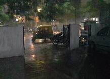 રાત્રે અમદાવાદમાં વરસાદની ધમાકેદાર એન્ટ્રી, અમરેલીના અનેક ગામોમાં પાણી ભરાયા