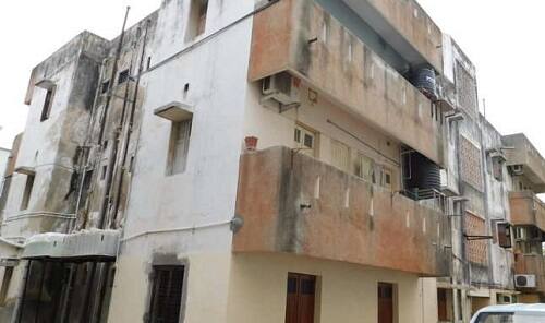 આ દરમિયાન સોમવારે તેઓ કૂતરો પાછો આપી પૈસા પરત આપવાની માંગ કરી હતી. પરંતુ તેણે પૈસા પાછા આપ્યા નહોતા. જેને પગલે મંગળવારે બપોરે ચાર વાગ્યે ચેતનભાઇની ત્યાં કામ કરતા મનન તેમજ અન્ય બે યુવકો અર્જુનના ઘરે ગયા હતા અને આ બાબતે સમજાવવાની કોશિશ કરી હતી.