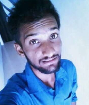 યુવકો કઇ સમજે તે પહેલા જ અર્જુને ઝઘડો કરી તેની પાસે રહેલો બરફ તોડવાનો લોખંડનો સળિયો મનનના પેટ અને મ્હોંના ભાગે ઉપરા-છાપરી બેથી ત્રણ વાર મારી દીધો હતો. જોકે, અચાનક થયેલા હુમલાને કારણે મનન તેમજ તેની સાથેના બંને મિત્રો ભયભીત થઈ ગયા હતા અને તુરંત જ તેને લઈને નીચે ઉતરી ગયા હતા. જોકે, તેને હોસ્પિટલમાં ખેસડાય તે પહેલાં જ તેનું મોત નીપજ્યું હતું. 