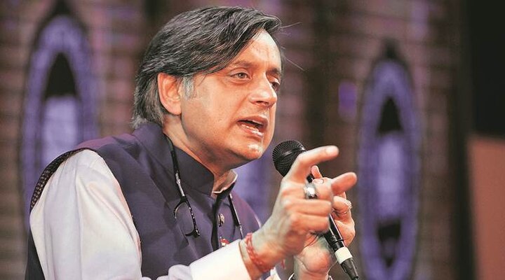 UK Covid Travel Policy: Shashi Tharoor pulls out of UK event over quarantine rules for Indians ANN UK Travel Policy: यूके में वैक्सीन लेने के बावजूद क्वारंटीन के नियमों पर थरूर का विरोध, कार्यक्रम से नाम लिया वापस