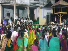 મહેસાણાના આ ગામમાં 18 વર્ષથી નાનાં છોકરાં-છોકરીઓ મોબાઈલ નહીં રાખી શકે, કારણ જાણીને ચોંકી જશો