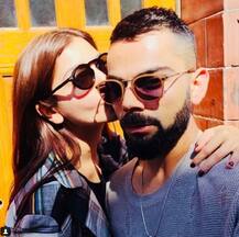 અનુષ્કા શર્માએ વિરાટ કોહલીના ગાલ પર કરી KISS ત્યારે વિરાટ શું કરતો હતો, જાણો વિગત