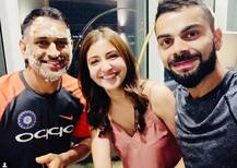 અનુષ્કા શર્માએ વિરાટ કોહલીના ગાલ પર કરી KISS ત્યારે વિરાટ શું કરતો હતો, જાણો વિગત