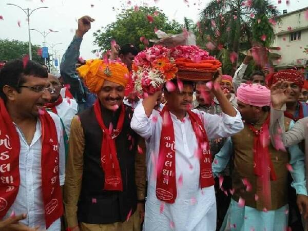 ઉદ્યોગપતિ અને ખોડલધામ ટ્રસ્ટના ચેરમેન નરેશ પટેલે જણાવ્યું હતું કે, પરેશ ગજેરા કોન્ફેડરેશન ઓફ રિયલ એસ્ટેટ ડેવલોપર્સ એસોસિએશન ઓફ ઈન્ડિયાના અને રાજકોટ બિલ્ડર એસોસિએશનના પ્રેસિડેન્ટ હોવાથી તેઓ ખોડલધામ ટ્રસ્ટના કામકાજ પર ધ્યાન આપી શકતા નથી. એટલે તેમણે જાતે જ રાજીનામું આપી દીધું છે, જે ટ્રસ્ટના ટ્રસ્ટીઓ દ્વારા સ્વીકારી લેવામાં આવ્યું છે.